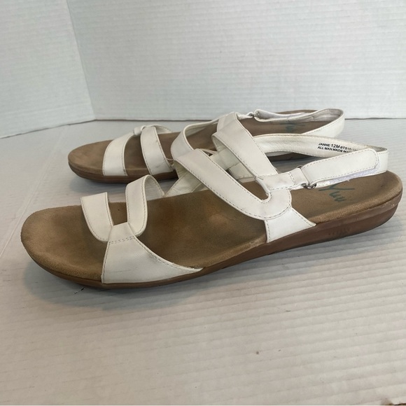 Yuu Women’s  Jaane Size 12 White Vegan Leather Sandals - Picture 1 of 7